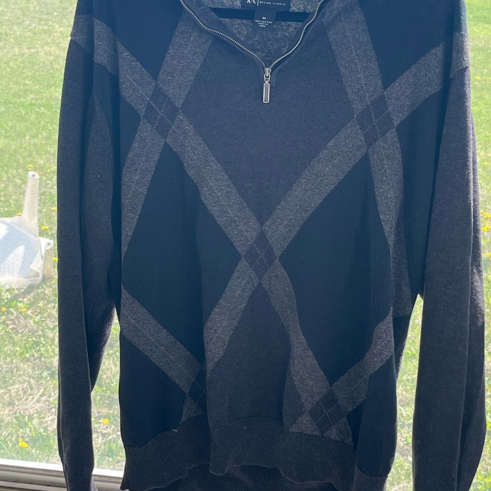 Men's Black and Gray Sweater
